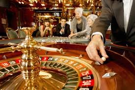 Meja kasino langsung dengan dealer di studio dadutogel